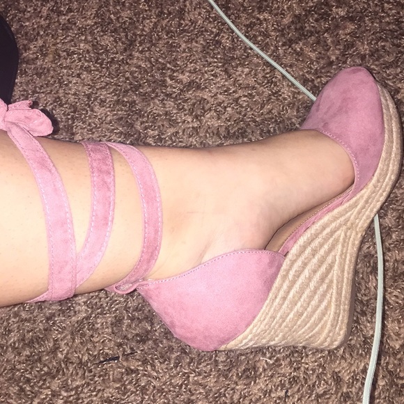 Pink velvet wedges - Picture 2 of 3